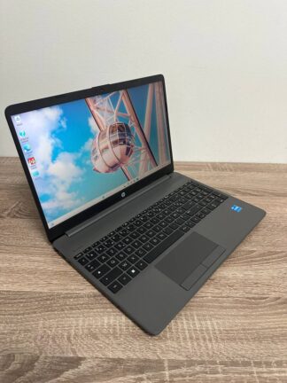 б/в ноутбук HP 250 G9