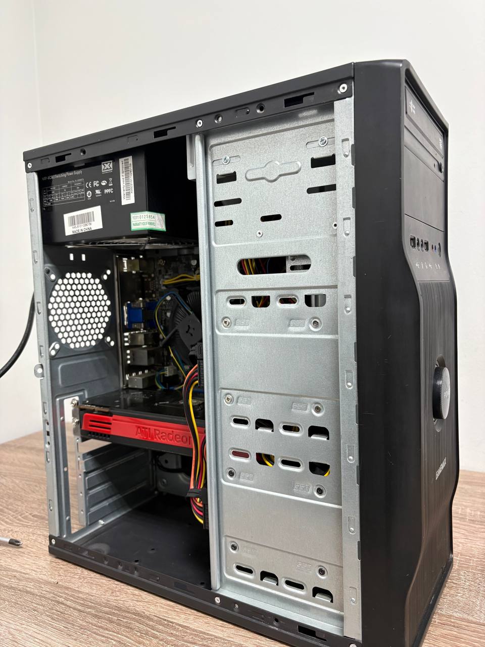 б/в сб Intel Core i3-560/Radeon5800/8gb DDR3/120gb SSD/500gb HDD/500w
